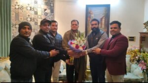 लखनऊ: नीरज ठाकुर ने साथियों संग राज्यमंत्री वाई.पी. सिंह से की मुलाक़ात