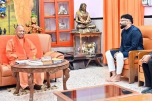 बॉलीवुड रैपर बादशाह ने उत्तर प्रदेश के मुख्यमंत्री योगी आदित्यनाथ से की मुलाकात