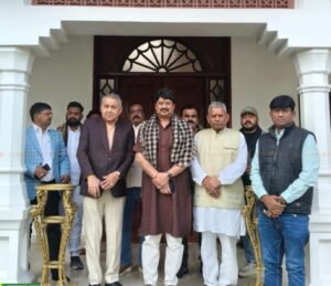 श्री राजा भइया जी से शिष्टाचार भेंट करते छत्तीसगढ़ राज्य के तखतपुर विधानसभा क्षेत्र से भारतीय जनता पार्टी के विधायक श्री धर्मजीत सिंह जी । साथ उत्तर प्रदेश विधान परिषद के सदस्य श्री यशवंत सिंह जी