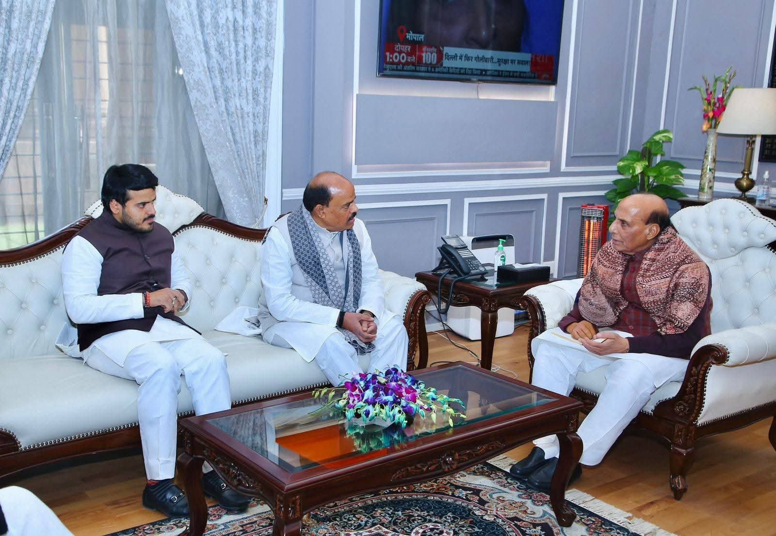 पूर्व मंत्री ठाकुर जयवीर सिंह की रक्षा मंत्री राजनाथ सिंह से शिष्टाचार भेंट